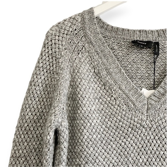 NWT‎ Theory Gray Slouchy V Neck Textured Sweater, Size M - Picture 7 of 13